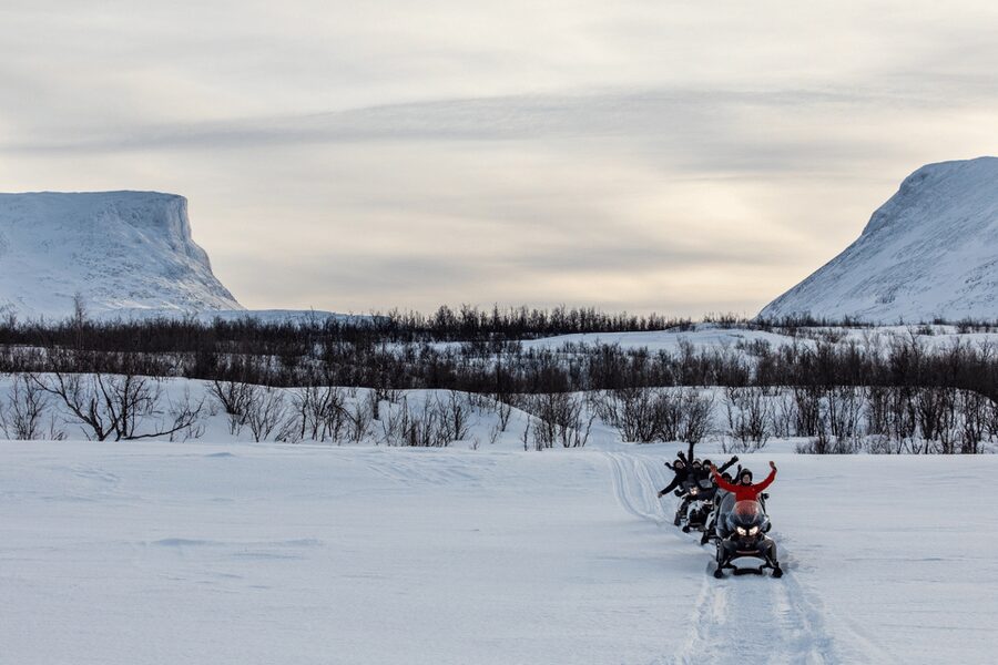 Abisko: Great Outback Snowmobile Tour with Lake Abiskojaure - Riding from Abisko into the national park