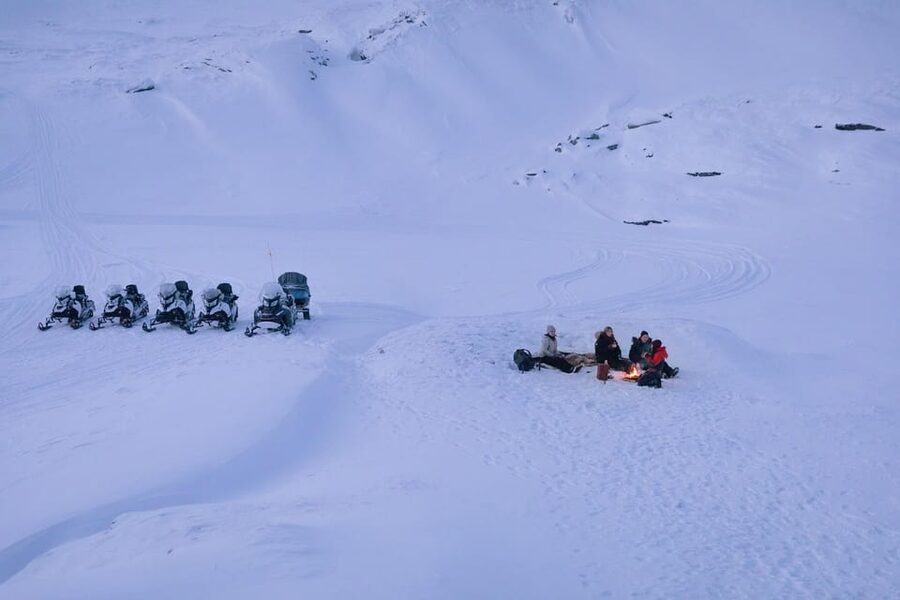 Abisko: Great Outback Snowmobile Tour with Lake Abiskojaure - Sharing a snowmobile and learning the controls