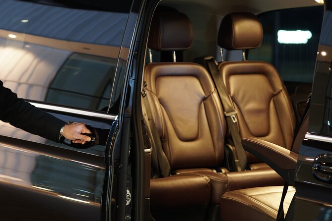 Airport Limousine Transfer: Arlanda Airport to Stockholm City 1-7 Passengers - Leaving Arlanda without the usual airport scramble
