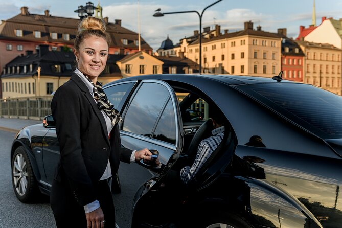 Airport Limousine Transfer: Arlanda Airport to Stockholm City 1-7 Passengers - What the price means for your party