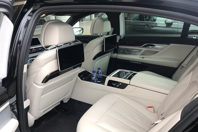 Airport Limousine Transfer: Arlanda Airport to Stockholm City 1-7 Passengers - Punctuality is the selling point, with one warning