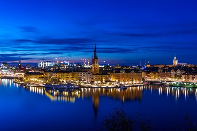 Airport Transfer: Airport ARN to Stockholm by Business Car - Leaving Stockholm Arlanda with a driver waiting