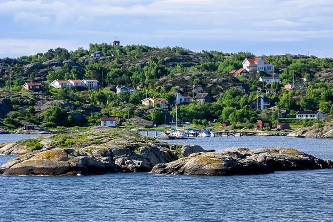 Archipelago Tour with guide Gothenburg - From Lilla Bommens Hamn into Gothenburg harbor