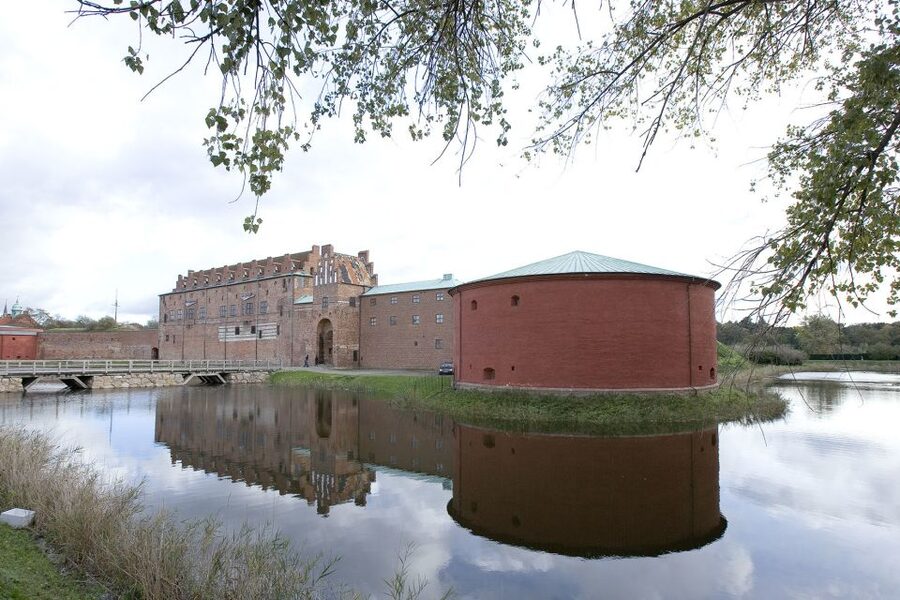 Copenhagen: Tour Across the Øresund Bridge to Lund and Malmö - Museums, Malmö Castle, and choices you must make
