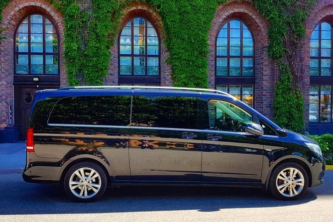Cruise port VIP Transfer: Cruise port to Stockholm city center 1-6 Passangers - What happens at the meeting point