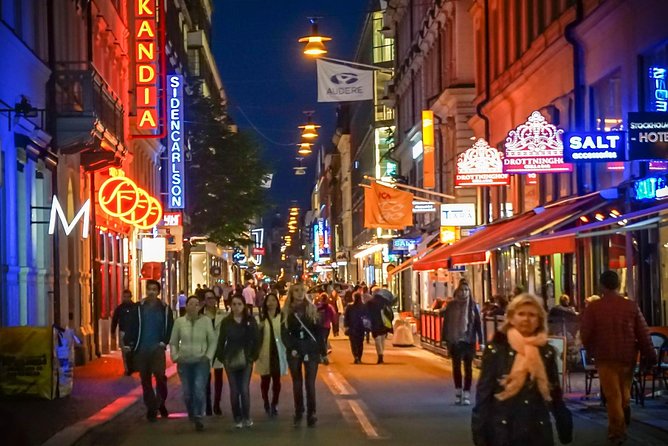 Explore Stockholm By Night - The second drink, from rooftop to cocktail bar
