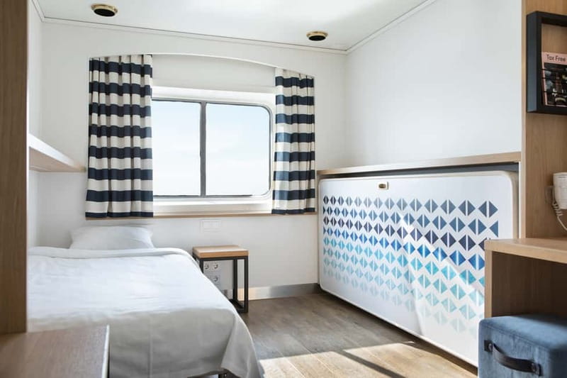 From Stockholm: 3-Day Return Cruise to Helsinki & Breakfast - Dinner, music, and the first night