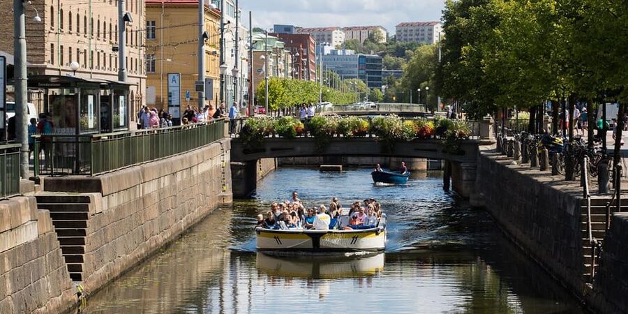Gothenburg: City Canal Sightseeing Cruise - From city canals to the harbor