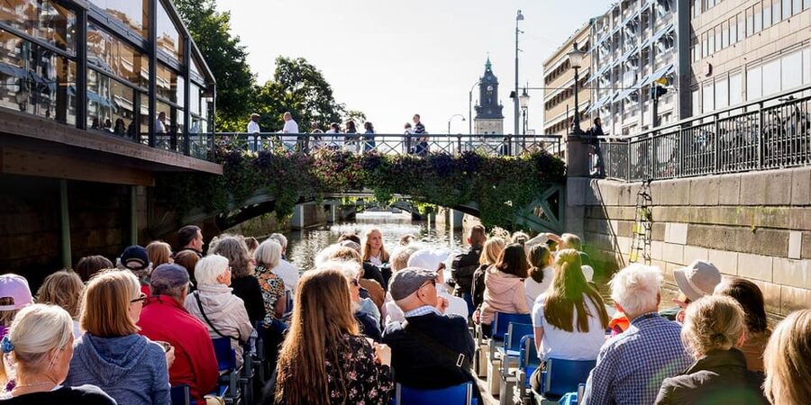 Gothenburg: City Canal Sightseeing Cruise - Is the boat suitable for children and families?