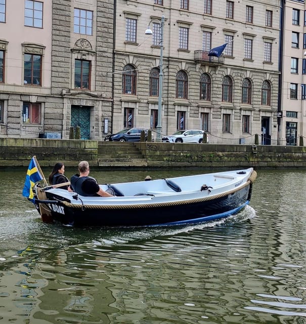Gothenburg city center: Electric selfdrive boat tour - The canal closure warning is worth taking seriously