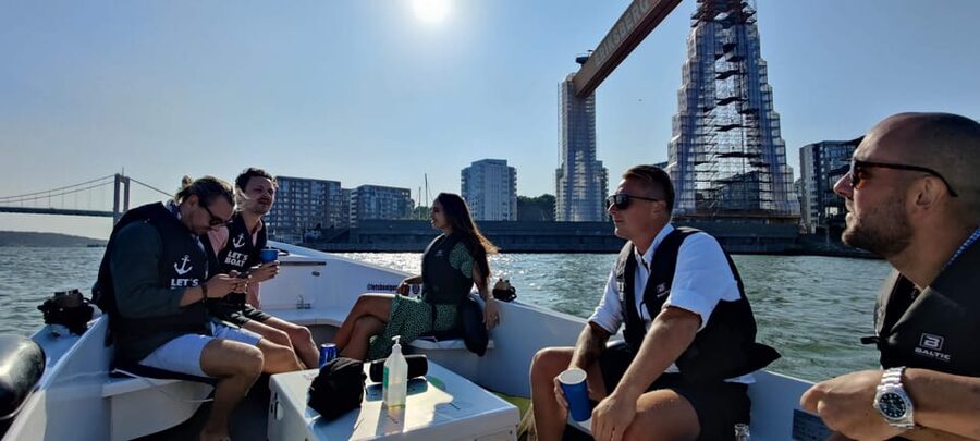 Gothenburg city center: Electric selfdrive boat tour - A private boat for 12 makes the $99 price useful
