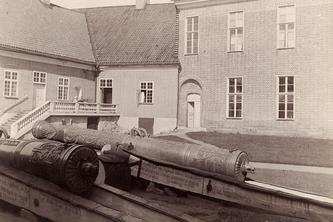Grand Castle Tour Drottningholm and Gripsholm (private service) - Gripsholm Castle and the town of Mariefred