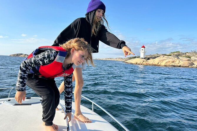Grebbestad Boat Tour - The guides and the feel on board