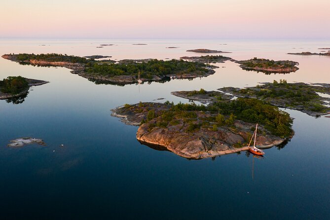 Guided 3-Day Kayak and Wildcamp Tour in Stockholm Archipelago - The first island camp and a Swedish outdoor supper