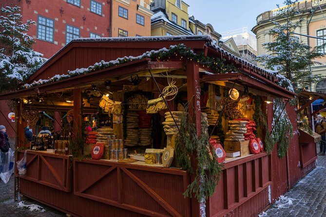 Guided Stockholm Christmas Tour - A warm pause for glögg and Swedish treats