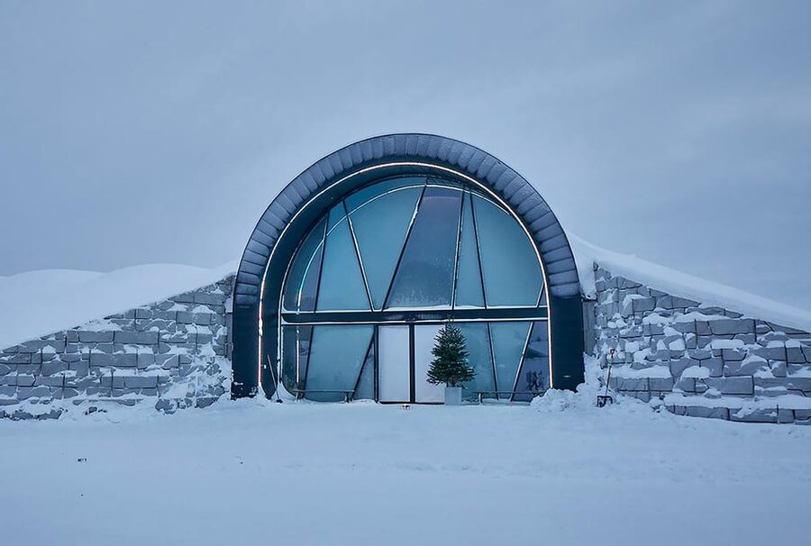 Kiruna: Tour of Icehotel and Jukkasjärvi - Entering the Icehotel’s frozen art rooms