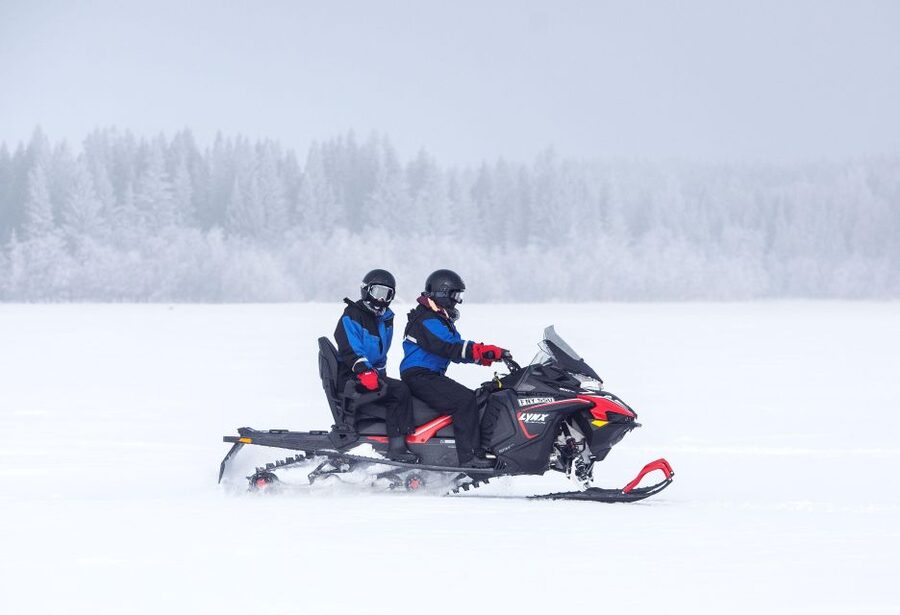 Luleå : Snowmobile - Forest and Ice Nature Tour 2h - Who will enjoy this most