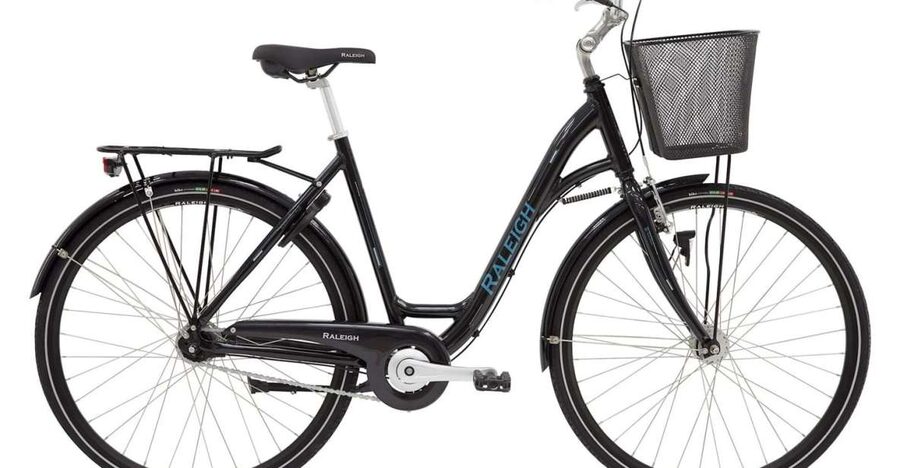 Malmö: City Bike Rental - Getting comfortable on the seven-speed bike