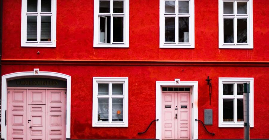 Malmö: Express Walk with a Local in 60 minutes - Malmö’s squares and everyday city life