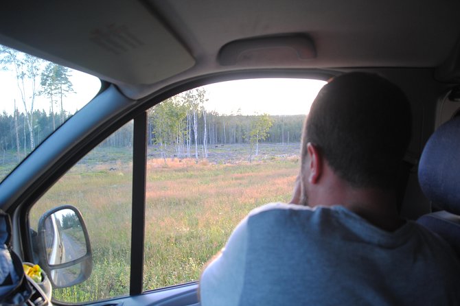 Moose safari in the wild Sweden Tiveden - Starting with a fire, food, and forest lessons