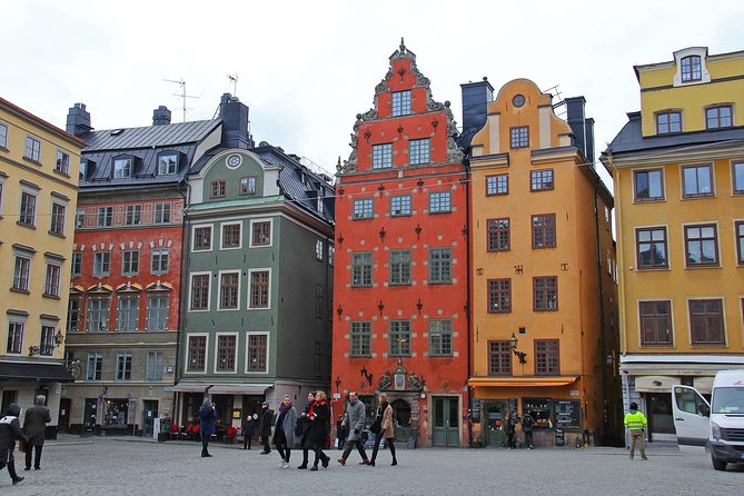 Private 4h VIP city tour by limousine car and guide in Stockholm - City Hall and the Nobel connection
