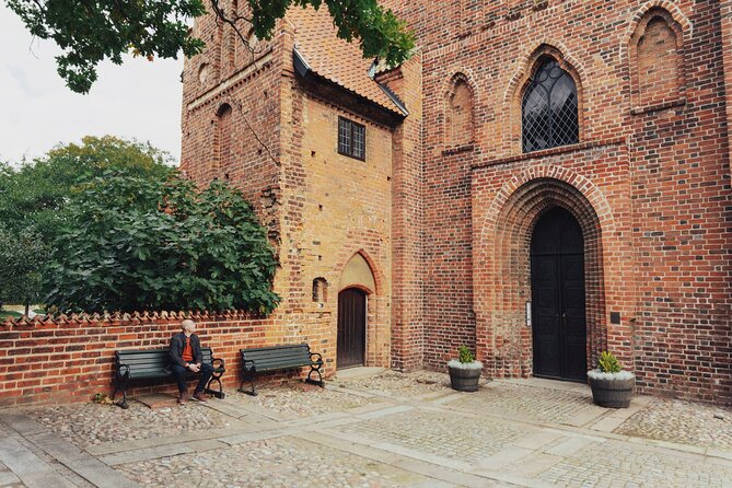 Self-Guided Audio Walking Tour Through Kurt Wallander's Ystad - Bäckahästen Kaffestugan and the first personal connection