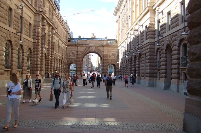 Stockholm- A Beauty On The Water: Old Town Walking Tour and Boat Trip Combined - Slottsbacken and Sweden’s Bernadotte dynasty