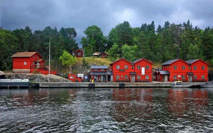 Stockholm: Archipelago Boat Tour - Passing Fjäderholmarna