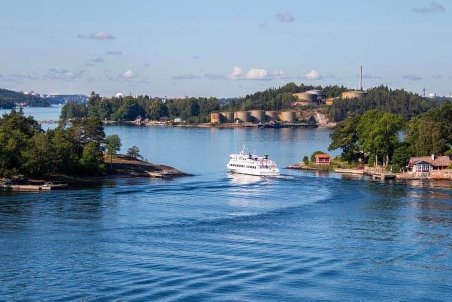 Stockholm: Archipelago Guided Boat & Walking Tour of Vaxholm - Why the Stockholm to Vaxholm route works so well