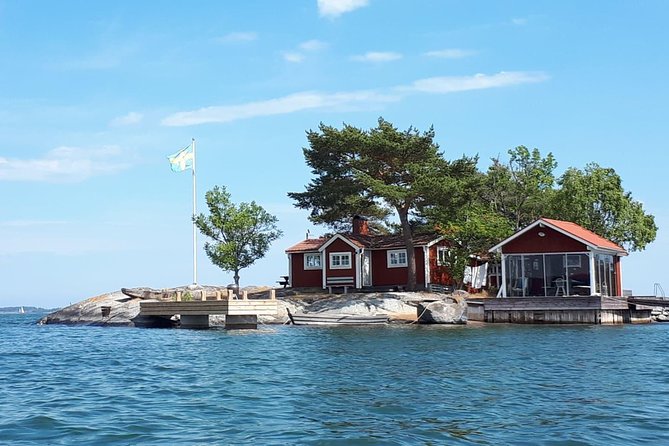 Stockholm Archipelago Kayaking Day Tour - The island lunch stop