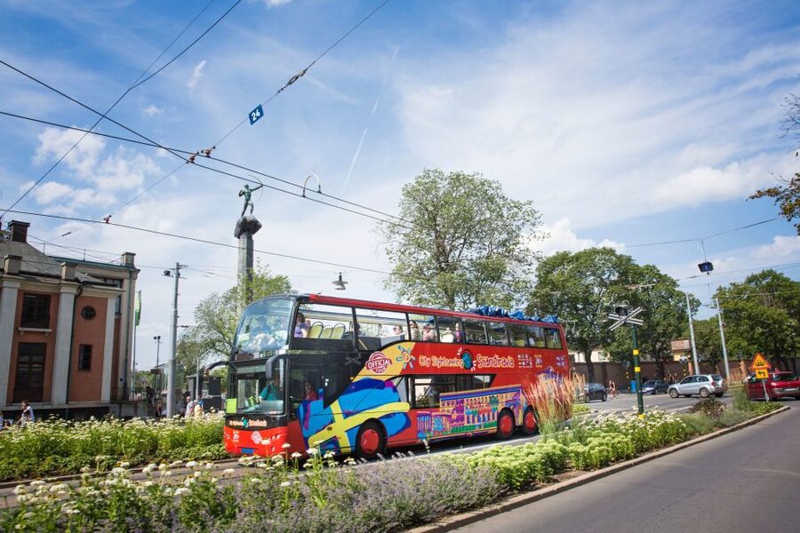 Stockholm: City Sightseeing Hop-On Hop-Off Bus Tour - Stops 11 to 15: Karlaplan, Stureplan, Ice Bar, and City Hall