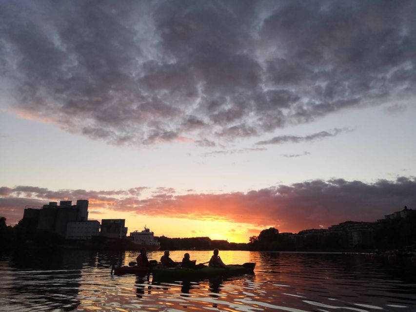 Stockholm Evening Kayak with BBQ. - The best months and the light on the water