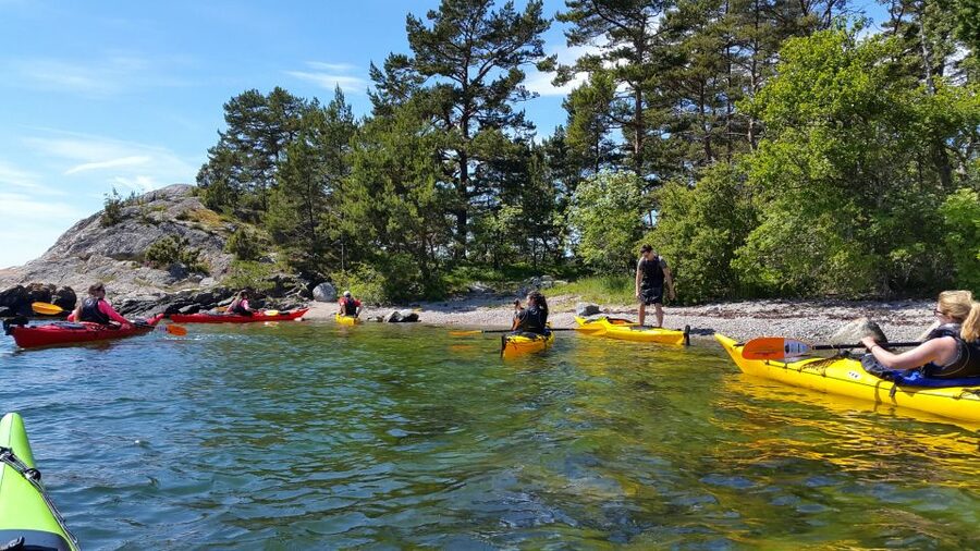 Stockholm: Full-Day Archipelago Kayaking Adventure - Paddling through a maze of granite islands