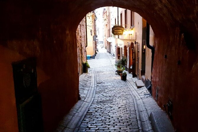 Stockholm Ghost Hunt: Self-Guided Tour and Puzzle Adventure - Stortorget and the final walk through Gamla stan