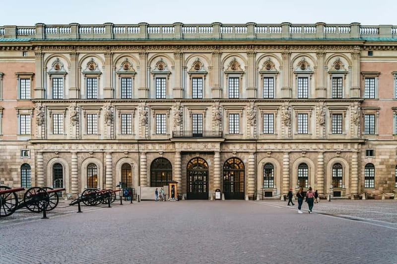 Stockholm: Ghost Walk and Historical Tour - The guides make the biggest difference