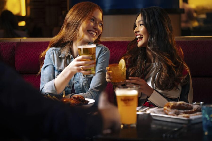 Stockholm: Hard Rock Cafe Stockholm Lunch or Dinner - What this Stockholm meal actually gives you