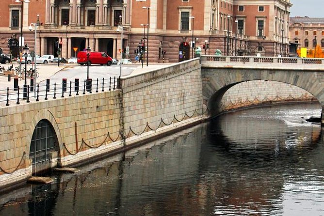 Stockholm: Highlights Boat Tour - Starting at Strömkajen and settling onboard