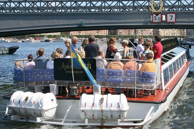 Stockholm Hop-On Hop-Off Sightseeing Cruise - Skeppsholmen and Allmänna gränd
