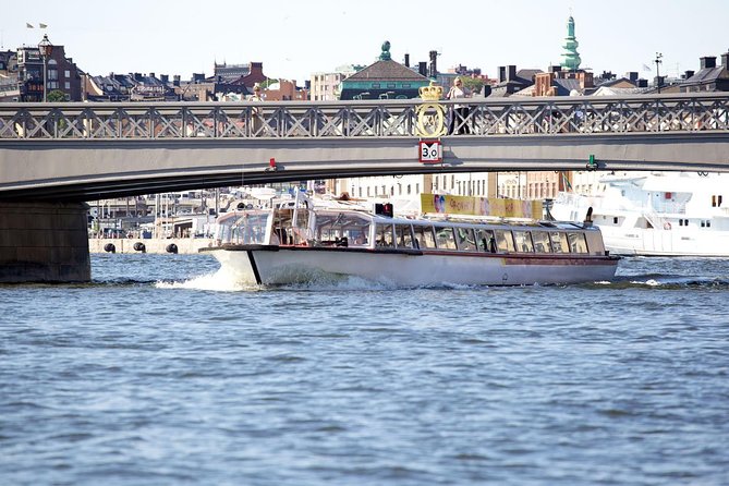 Stockholm Hop-On Hop-Off Sightseeing Cruise - The Royal Palace and the start of the route