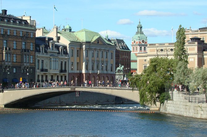 Stockholm Old Town and the Viking Museum, a Small Group Walking Tour - The Royal Palace and Sweden’s warrior kings