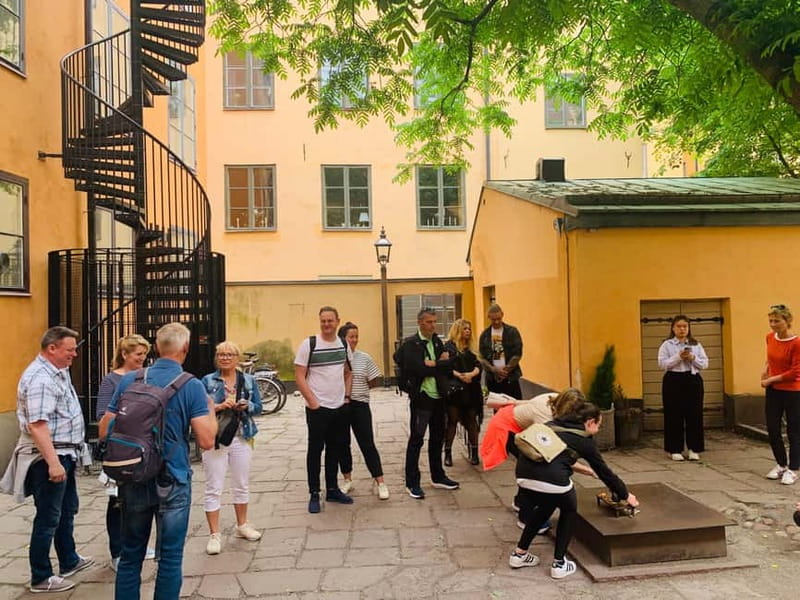 Stockholm: Old Town Guided Walking Tour (English / Deutsch) - Why Gamla Stan works so well on foot