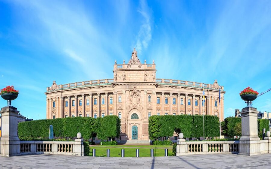 Stockholm: Old Town Highlights Private Walking Tour - Royal Palace and Riddarholmen Church