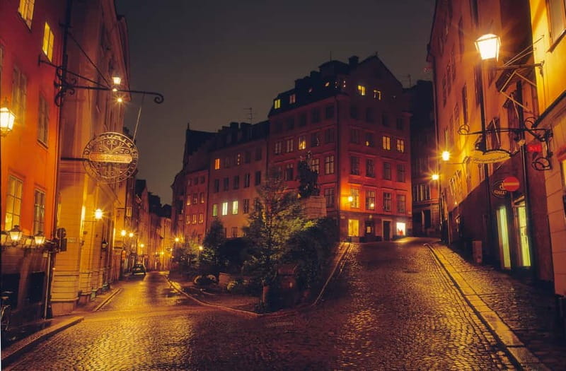 Stockholm: Old Town Historical Walking Tour - St. George and the Dragon, plus a medieval birth story