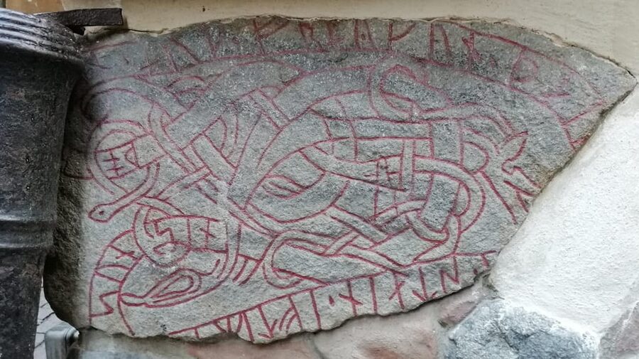 Stockholm: Old Town Walking Tour and the Vasa Museum - Walking the narrow lanes of Gamla Stan