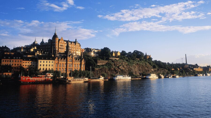 Stockholm: Old Town Walking Tour, stories and secrets - Ending at Mynttorget and the idea of public freedom