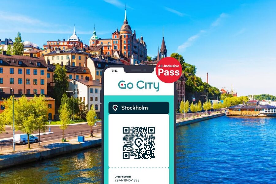 Stockholm Pass: Save up to 50% - Includes Vasa Museum Ticket - The Royal Palace and Storkyrkan anchor the Old Town