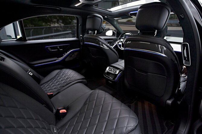 Stockholm- Private transfer to/from Arlanda Airport and city - Choosing between a sedan and a minivan