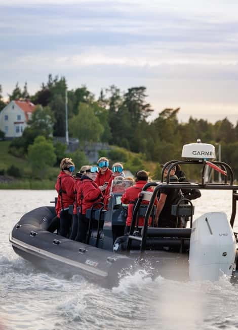 Stockholm: RIB Speed boat tour incl. island visit - Meeting at Strandvägen and getting suited up