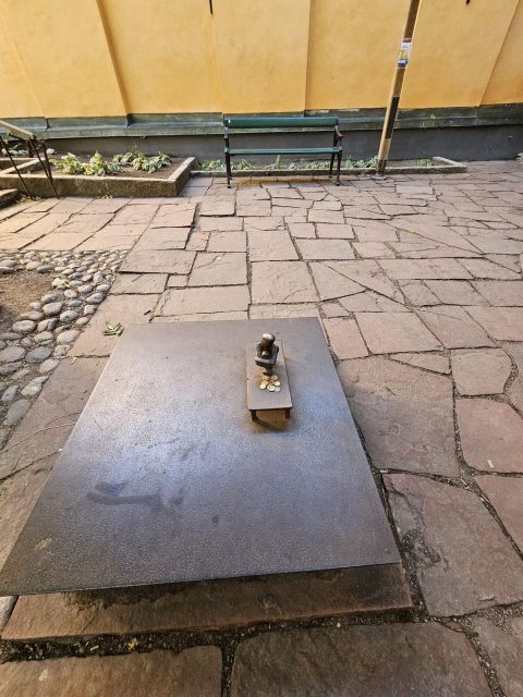 Stockholm: Secrets of Gamla Stan Guided Tour w/ Fika Option - Why this two-hour walk works in Gamla Stan