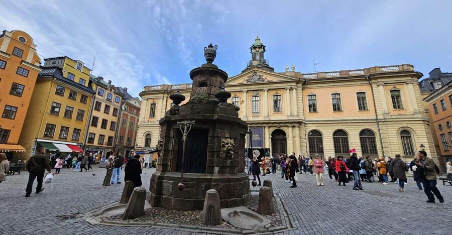Stockholm: Secrets of Gamla Stan Guided Tour w/ Fika Option - Cobblestones, colorful buildings, and small details